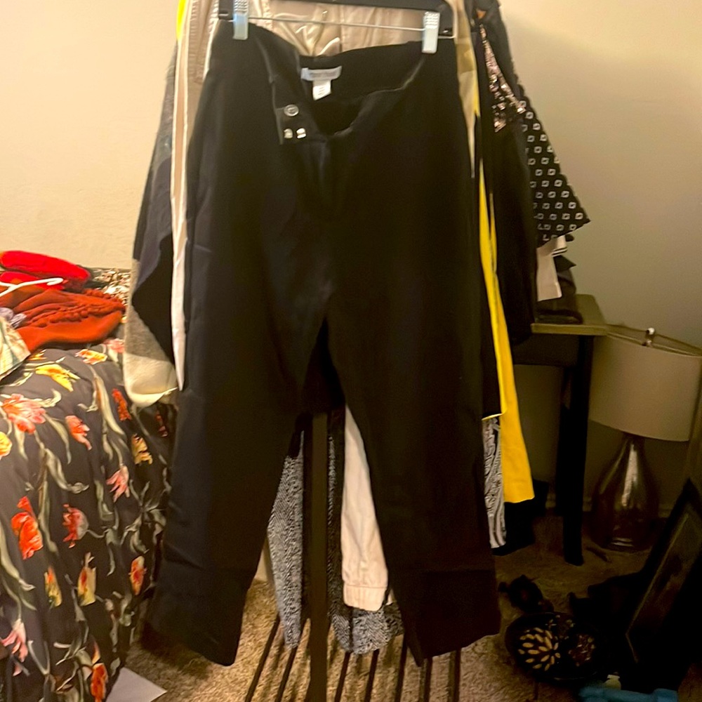 White House Black Market Crop Business Pants Sz 6- Black
